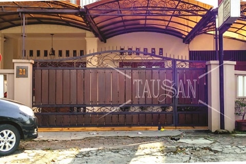 pintu-kayu-surakarta